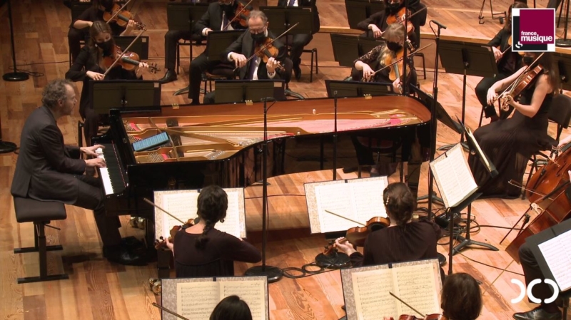 Le Concerto pour piano de Schumann, joué-dirigé par Lars Vogt