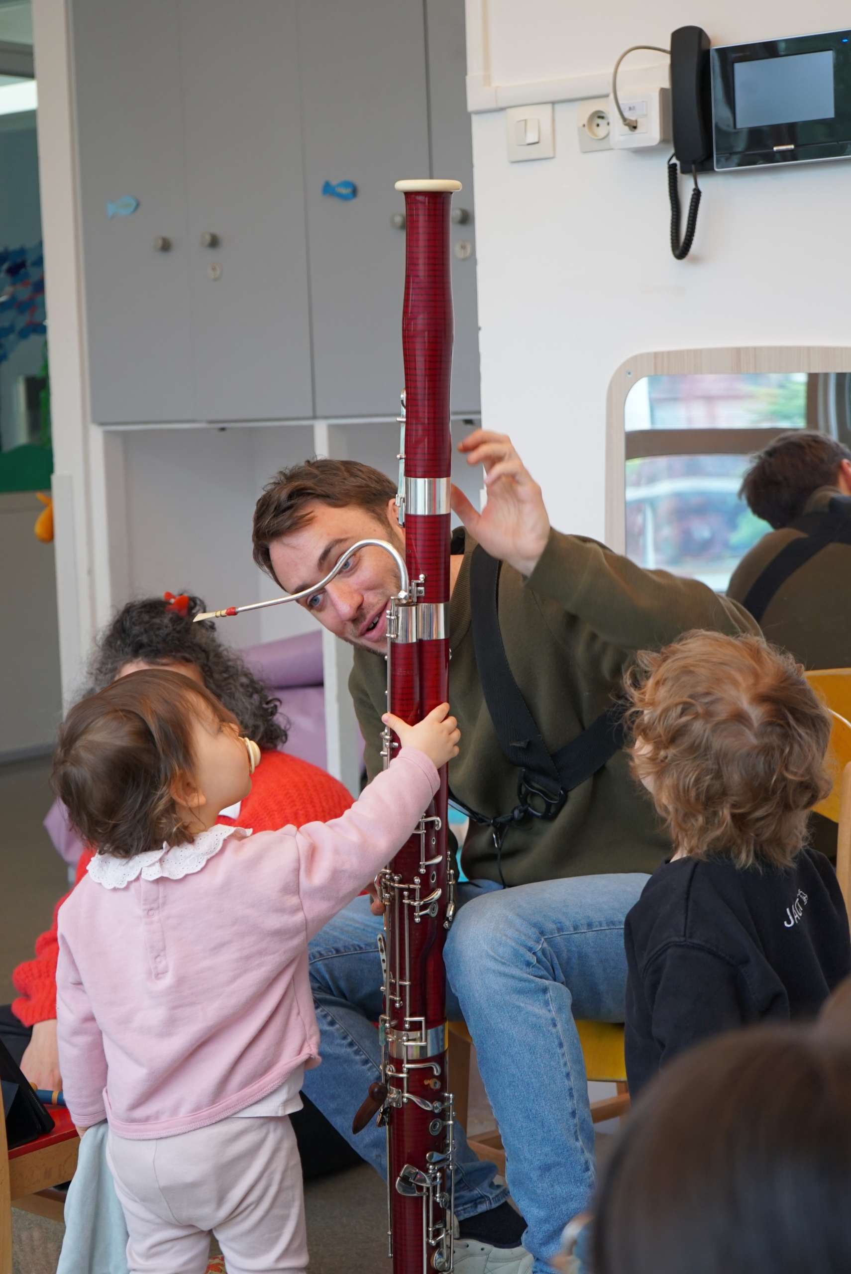 Découverte d'instruments à la crèche © DR